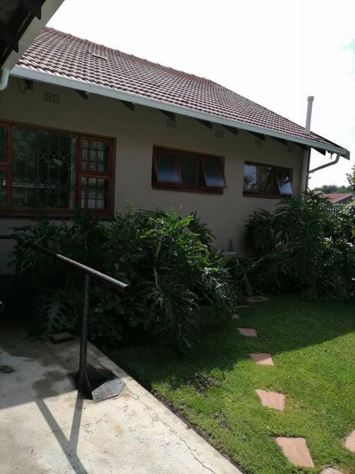Garden And Park Leisure On Tugela Apartment เบโนนิ ภายนอก รูปภาพ