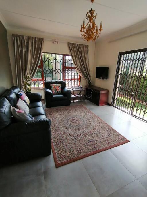Garden And Park Leisure On Tugela Apartment เบโนนิ ภายนอก รูปภาพ