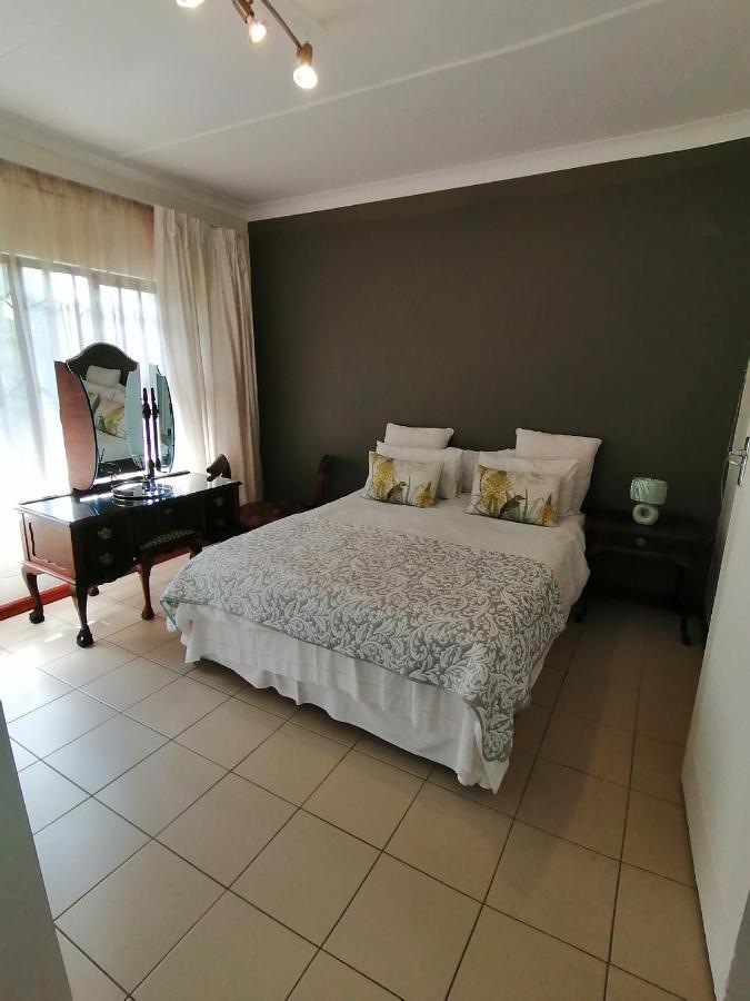 Garden And Park Leisure On Tugela Apartment เบโนนิ ภายนอก รูปภาพ