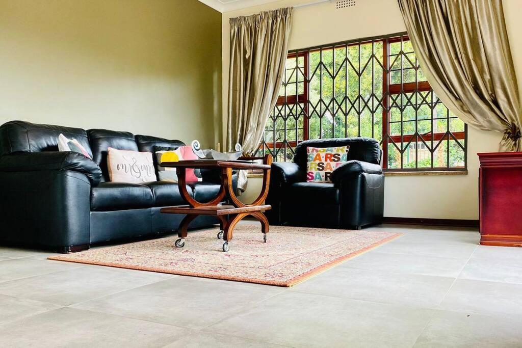 Garden And Park Leisure On Tugela Apartment เบโนนิ ภายนอก รูปภาพ